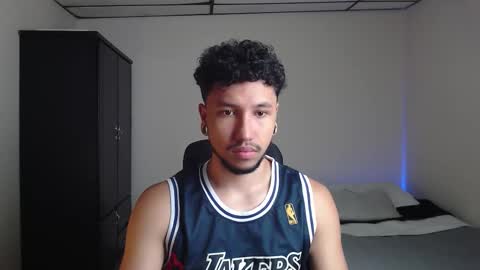 Snapshot of yeff_stone chatting on 10/22/25, 01:50 yeff online show from 10/22/25, 01:50