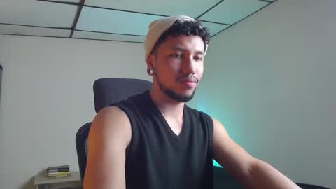 Snapshot of yeff_stone chatting on 10/30/25, 02:02 yeff online show from 10/30/25, 02:02