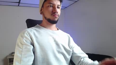 Snapshot of yeff_stone chatting on 10/31/25, 01:28 yeff online show from 10/31/25, 01:28