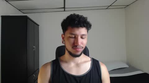 Snapshot of yeff_stone chatting on 11/04/25, 12:32 yeff online show from 11/04/25, 12:32