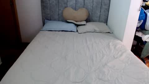 yeibles_hana2 online show from 11/27/25, 08:44