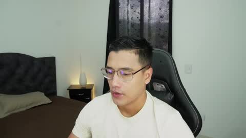 Snapshot of yeico837992 chatting on 12/21/25, 04:47 YEICO LEVIT online show from 12/21/25, 04:47