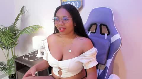 yeika_foxy online show from 02/22/25, 09:23
