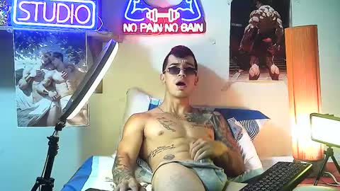 Snapshot of yeisoncastellanos1999 chatting on 10/04/25, 01:36 yeisoncastellanos1999 online show from 10/04/25, 01:36