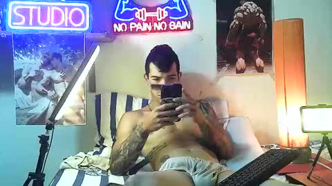 Snapshot of yeisoncastellanos1999 chatting on 10/17/25, 07:16 yeisoncastellanos1999 online show from 10/17/25, 07:16