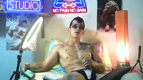 Snapshot of yeisoncastellanos1999 chatting on 10/20/25, 02:28 yeisoncastellanos1999 online show from 10/20/25, 02:28