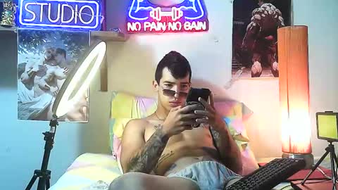 Snapshot of yeisoncastellanos1999 chatting on 10/23/25, 02:00 yeisoncastellanos1999 online show from 10/23/25, 02:00