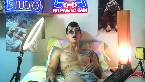 Snapshot of yeisoncastellanos1999 chatting on 10/23/25, 04:17 yeisoncastellanos1999 online show from 10/23/25, 04:17