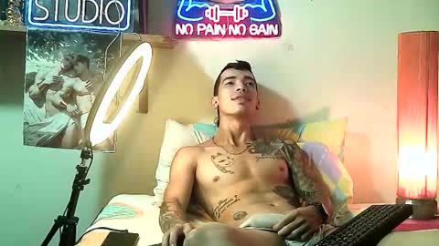 Snapshot of yeisoncastellanos1999 chatting on 12/15/25, 09:30 yeisoncastellanos1999 online show from 12/15/25, 09:30