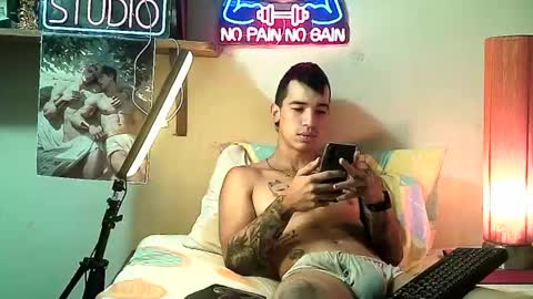 Snapshot of yeisoncastellanos1999 chatting on 12/16/25, 08:25 yeisoncastellanos1999 online show from 12/16/25, 08:25
