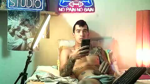 Snapshot of yeisoncastellanos1999 chatting on 12/22/25, 09:34 yeisoncastellanos1999 online show from 12/22/25, 09:34