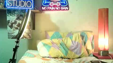 Snapshot of yeisoncastellanos1999 chatting on 01/11/26, 01:43 yeisoncastellanos1999 online show from 01/11/26, 01:43