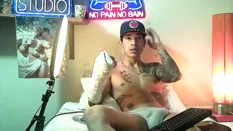 Snapshot of yeisoncastellanos1999 chatting on 01/18/26, 09:35 yeisoncastellanos1999 online show from 01/18/26, 09:35