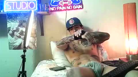 Snapshot of yeisoncastellanos1999 chatting on 02/18/26, 08:05 yeisoncastellanos1999 online show from 02/18/26, 08:05