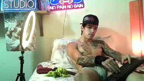 Snapshot of yeisoncastellanos1999 chatting on 02/21/26, 07:59 yeisoncastellanos1999 online show from 02/21/26, 07:59