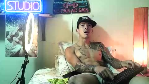 Snapshot of yeisoncastellanos1999 chatting on 03/25/26, 03:51 yeisoncastellanos1999 online show from 03/25/26, 03:51
