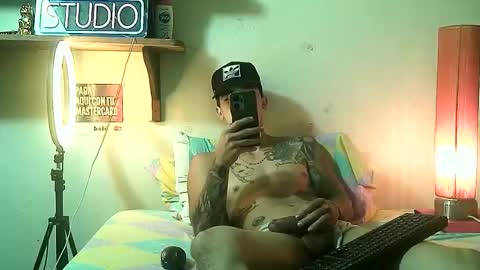 Snapshot of yeisoncastellanos1999 chatting on 05/27/26, 04:37 yeisoncastellanos1999 online show from 05/27/26, 04:37