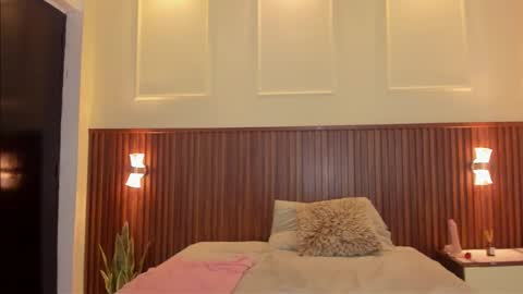 Snapshot of yelcy_kerr chatting on 10/17/25, 03:10 YELCY online show from 10/17/25, 03:10