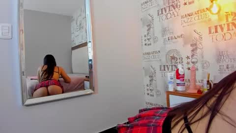 Snapshot of yelcy_kerr chatting on 10/22/25, 02:56 YELCY online show from 10/22/25, 02:56