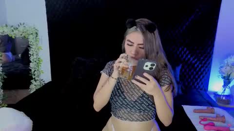 Snapshot of yeli_amber3 chatting on 12/19/25, 02:40 Yeli Amber online show from 12/19/25, 02:40