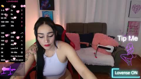 Snapshot of yeliana_sexy chatting on 09/21/25, 03:41 Valery online show from 09/21/25, 03:41