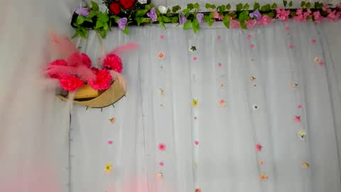 Snapshot of yelina_mh chatting on 11/25/25, 12:32 YELINA online show from 11/25/25, 12:32