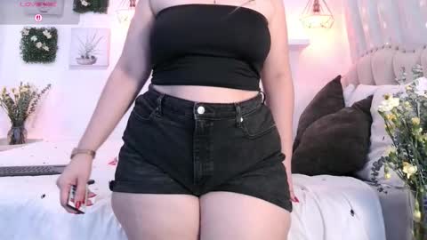 Snapshot of yellow_lily chatting on 09/17/25, 02:08 yellow_lily online show from 09/17/25, 02:08