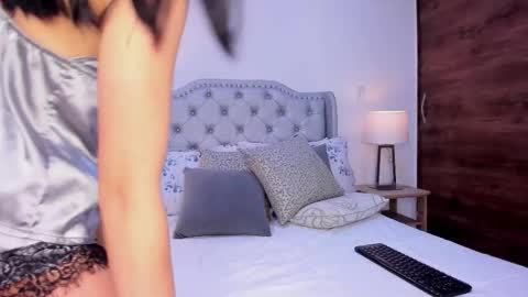 Snapshot of yen_lo chatting on 11/25/25, 12:38 Yen online show from 11/25/25, 12:38