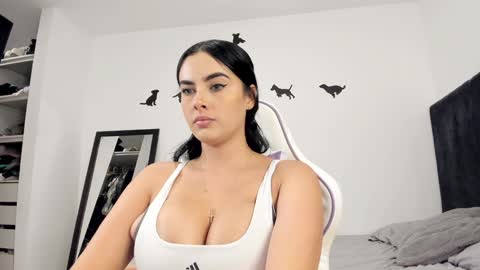 yenifer016 online show from 01/07/25, 02:31