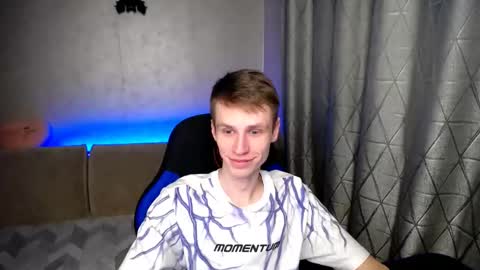 Snapshot of yes_cute_boy_ chatting on 03/03/25, 01:42 Eden online show from 03/03/25, 01:42