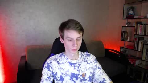 Snapshot of yes_cute_boy_ chatting on 10/05/25, 09:18 Eden online show from 10/05/25, 09:18