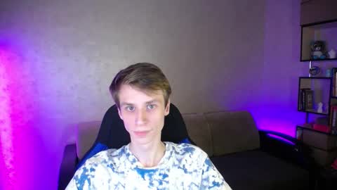 Snapshot of yes_cute_boy_ chatting on 10/16/25, 08:54 Eden online show from 10/16/25, 08:54