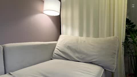 Snapshot of yes_mommy_zlata chatting on 10/12/25, 04:17 Zlata online show from 10/12/25, 04:17