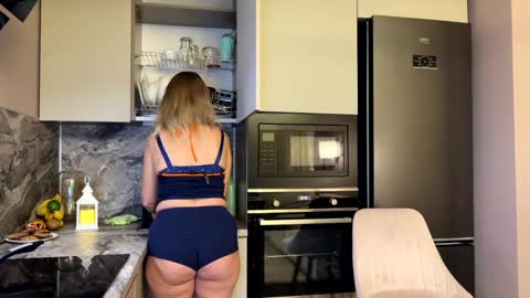 Zlata online show from 11/19/25, 03:12