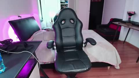 Snapshot of yesie_hot2 chatting on 09/19/25, 01:18 yesie_hot2 online show from 09/19/25, 01:18