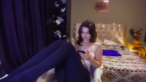 Snapshot of yesofie chatting on 11/05/25, 02:28 Sofie online show from 11/05/25, 02:28