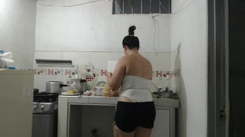 Snapshot of yessica_08 chatting on 10/24/25, 11:23 yessica and andres online show from 10/24/25, 11:23