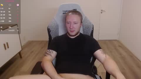 Snapshot of yhdxhy chatting on 10/09/25, 08:40 James online show from 10/09/25, 08:40