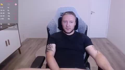 Snapshot of yhdxhy chatting on 10/19/25, 02:18 James online show from 10/19/25, 02:18