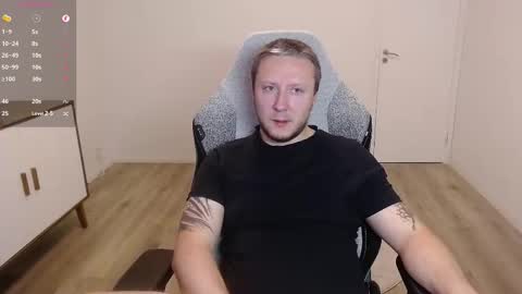 Snapshot of yhdxhy chatting on 10/24/25, 08:38 James online show from 10/24/25, 08:38