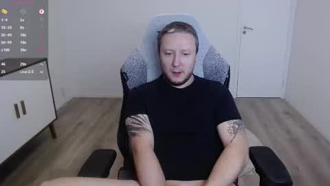 Snapshot of yhdxhy chatting on 10/25/25, 11:40 James online show from 10/25/25, 11:40