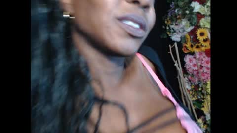 Snapshot of yhlemina chatting on 12/04/25, 08:28 Ms. Mina online show from 12/04/25, 08:28