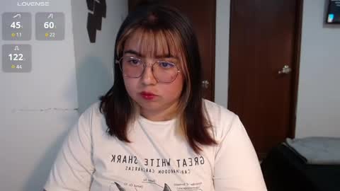 Snapshot of yini_angel07 chatting on 06/04/26, 02:39 hii i am yini online show from 06/04/26, 02:39