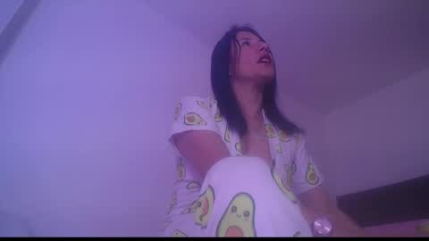 Snapshot of yinn_silver chatting on 11/08/25, 09:09 Yiny online show from 11/08/25, 09:09