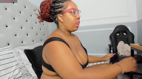 roxie reyes  online show from 12/04/24, 03:37