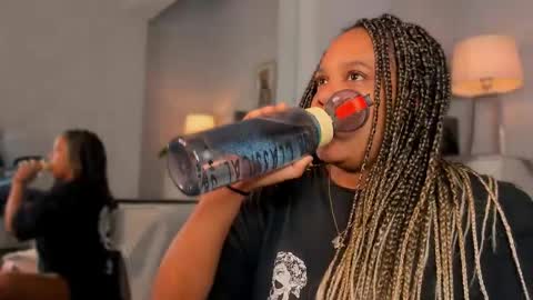 roxie reyes  online show from 09/14/25, 03:16