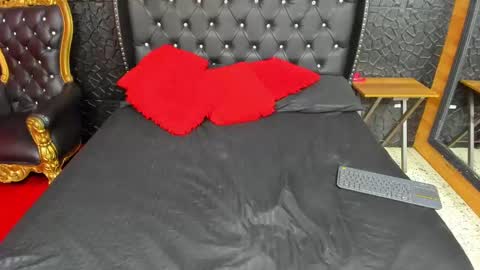 Snapshot of yiyisandoval chatting on 10/07/25, 02:14 yiyisandoval online show from 10/07/25, 02:14