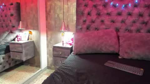 Snapshot of yiyisandoval chatting on 11/08/25, 07:45 yiyisandoval online show from 11/08/25, 07:45