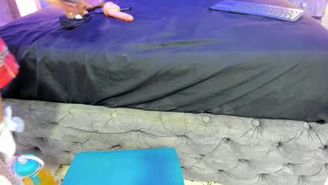 Snapshot of yiyisandoval chatting on 11/14/25, 07:23 yiyisandoval online show from 11/14/25, 07:23