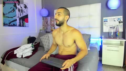 Yiyo online show from 12/15/24, 04:04